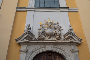 Szolnok, Macaristan 'daki Fransisken Kilisesi. Yüksek kalite fotoğraf