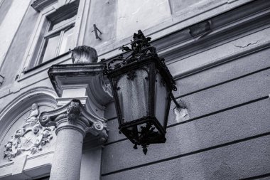 Slovakya 'nın Horne Lefantovce kasabasında eski bir malikane. Fener ayrıntıları. Yüksek kalite fotoğraf