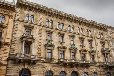 Budapeşte sokaklarında tarihi binalar. Mayıs 2024. Yüksek kalite fotoğraf