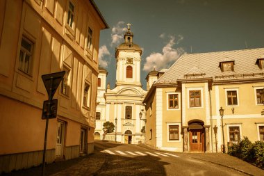 Banska Stiavnica sokakları, Slovakya. Mayıs 2024. Yüksek kalite fotoğraf