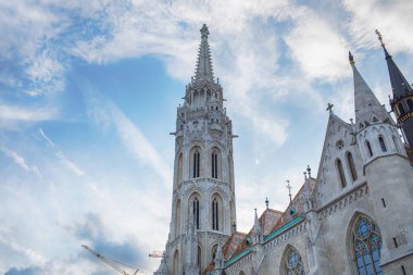 Budapeşte, Macaristan - 8 Temmuz 2023: Matthias Kilisesi Balıkçı Kalesi 'nde. Yüksek kalite fotoğraf