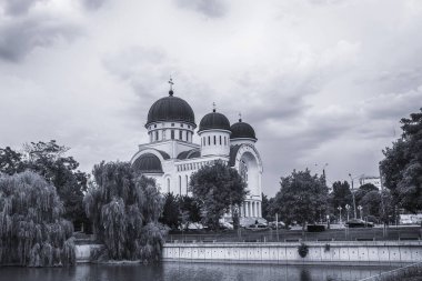 Romanya 'nın Arad kentindeki Kutsal Üçlemeci Ortodoks Katedrali. Yüksek kalite fotoğraf