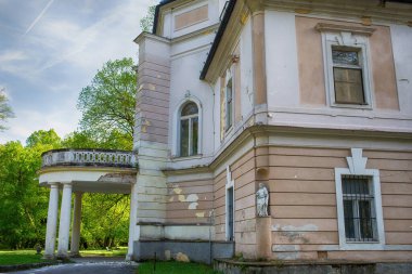 Slovakya 'nın Horne Lefantovce kasabasında eski bir malikane. Yüksek kalite fotoğraf