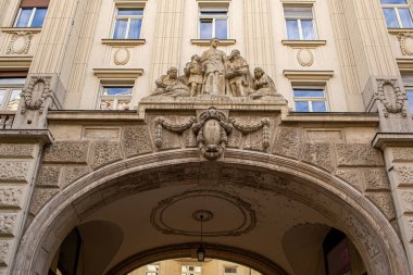 Budapeşte, Macaristan - 24 Mayıs 2024: Vaci utca 'daki Lumiere Hall cephesi. Yüksek kalite fotoğraf