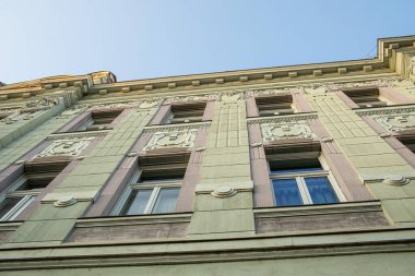 Szeged, Macaristan - 21 Ağustos 202: Szechenyi Meydanı 'ndaki tarihi bina cephesi. Yüksek kalite fotoğraf