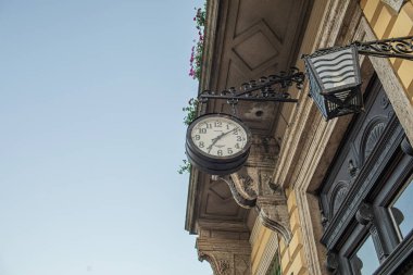 Szeged, Macaristan - 21 Ağustos 202: Tisza Lajos Korut 'taki MAV tarihi binasının cephesi. Yüksek kalite fotoğraf