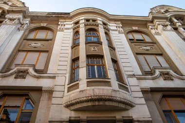 Szeged, Macaristan - 21 Ağustos 2023: Tarihi bina cephesi. Yüksek kalite fotoğraf