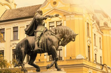 Pecs, Macaristan - 15 Ağustos 2023: Jan Hunyadi heykeli ana meydanda. Yüksek kalite fotoğraf