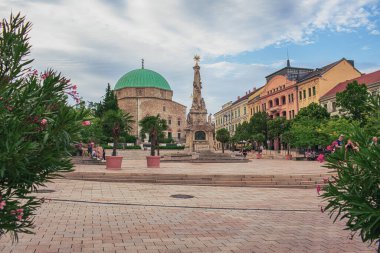 Pecs, Macaristan - 15 Ağustos 2023: Ana meydanın manzarası. Yüksek kalite fotoğraf