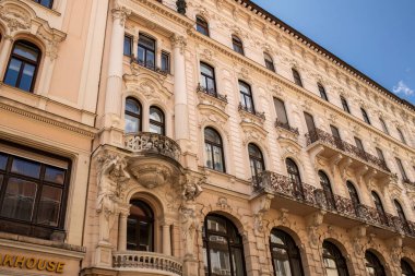 Budapeşte, Macaristan - 18 Haziran 2023: Şehir merkezindeki tarihi bina. Yüksek kalite fotoğraf