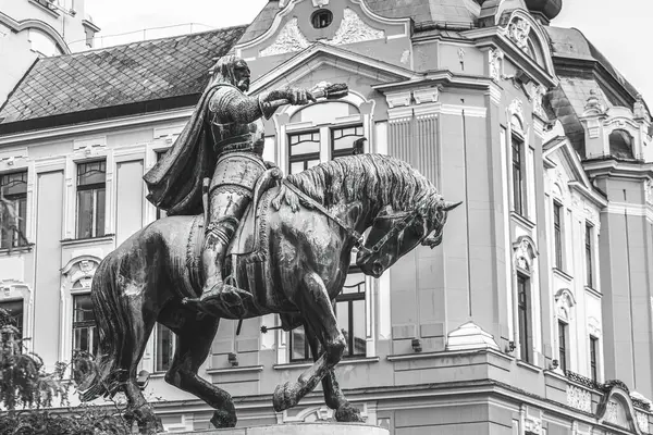 Pecs, Macaristan - 15 Ağustos 2023: Jan Hunyadi heykeli ana meydanda. Yüksek kalite fotoğraf