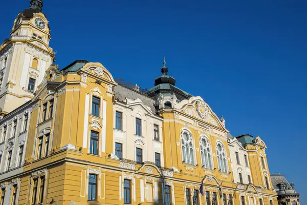 Pecs, Macaristan - 15 Ağustos 2023: Belediye Binası Cephesi. Yüksek kalite fotoğraf