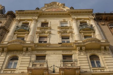 Budapeşte, Macaristan - 7 Ekim 2022: Şehir merkezindeki tarihi bina. Yüksek kalite fotoğraf