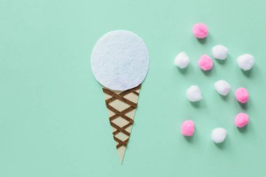 Erken öğrenme fikirleri. Pom pon 'dan dondurma, Keçe. Bebek ve anaokulu çocukları için etkinlikler. Montessori. Adım adım. Adım 3