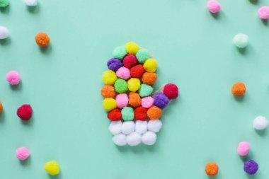 Erken öğrenme fikirleri. Pom pon 'dan kış eldiveni. Bebekler ve Anaokulu Çocukları için çift taraflı kayıt aktiviteleri. Montessori. Adım adım. Beşinci adım.