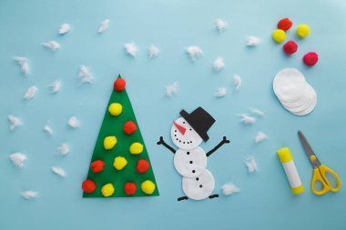 Easy Craft for kid. Winter greeting card Christmas Tree and Snowman from paper, pom pon and cotton disc. Children's art project. DIY concept clipart