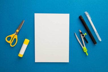 Çocuklar için el sanatları. Kutup ayısının kış süslemesi. Çocuk sanat projesi. Diy konsepti. Adım adım, Adım 1