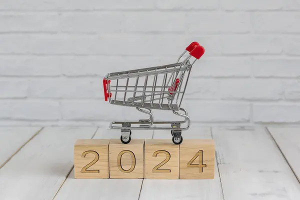 2024年新年ブロックのトロリー ショッピングコンセプト ストック写真