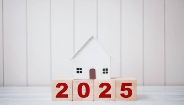 2025 Beyaz Tahta Ev Minimalist Yeni Yıl Gayrimenkul Konsepti için Tahta Blok Numarası