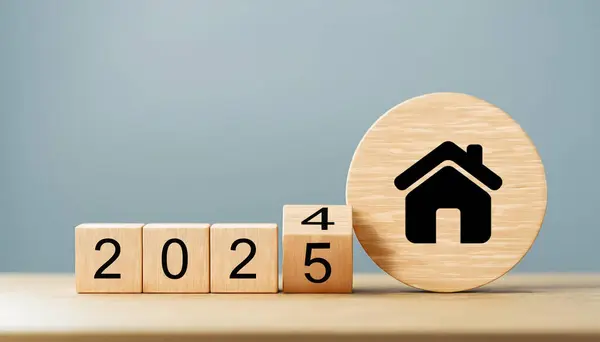 2025 Emlak Piyasası ve Konut Hedefleri: Ev Simgesi Olan Ahşap Bloklar