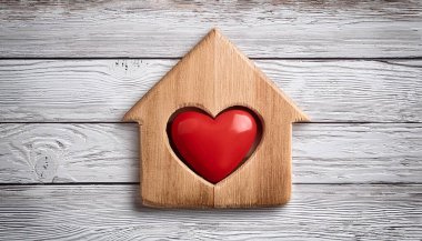 Kırsal Ahşap Ev, Kırmızı Kalp Beyaz Ahşap Arkaplanda