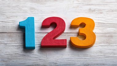 Renkli Ahşap Numaralar Bir İki Üç Beyaz Kırsal Ahşap Masa Öğrenmek İçin