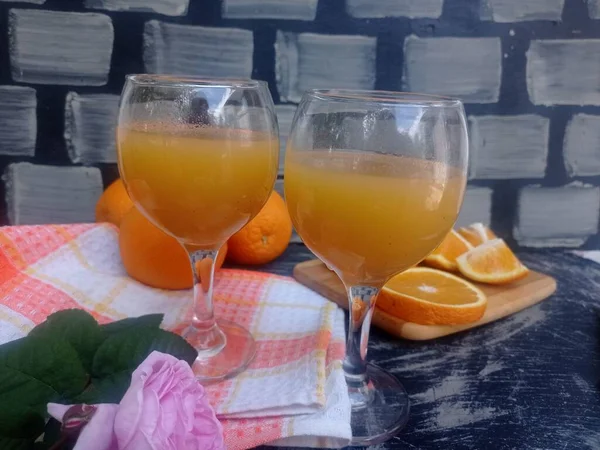 絞りたてオレンジジュース — ストック写真