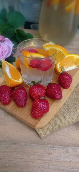 新鮮な果実とフルーツドリンク冷凍 — ストック写真