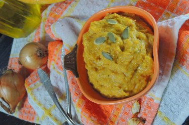 Pirinç ve süt ile kabak püresi