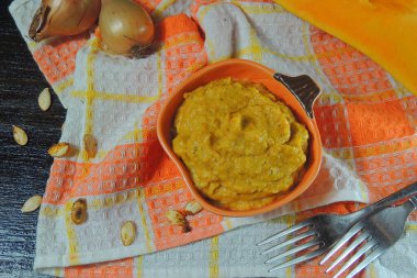 Pirinç ve süt ile kabak püresi