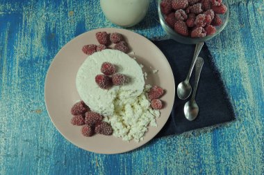 ahududulu ve sütlü süzme peynir