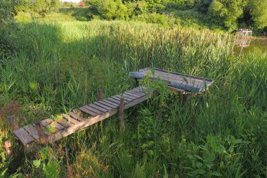 Parktaki ahşap bank.