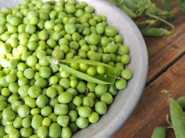 Yeşil bezelyeli yeşil fasulye