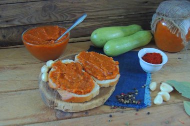 Sebze ve baharatlı domates çorbası.