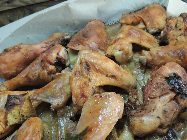 Baharatlı tavuk kanadı.