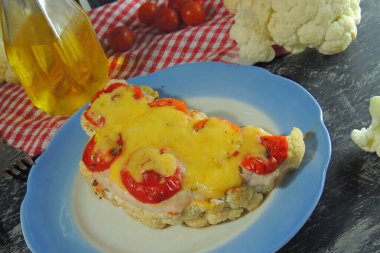 Karnabaharlı biftek ve tavuk filetosu.