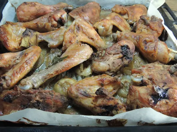 Fırında tavuk kanadı kızarttım.