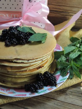Böğürtlenli ve nane şekerli pankatie. 