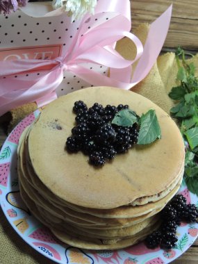 Böğürtlenli ve nane şekerli pankatie. 