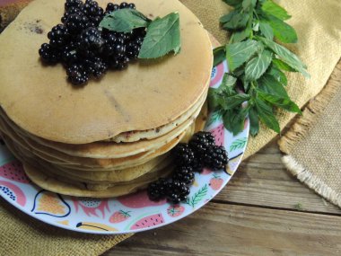 Böğürtlenli ve nane şekerli pankatie. 
