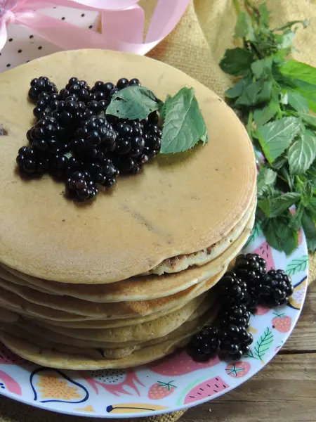 Böğürtlenli ve nane şekerli pankatie. 