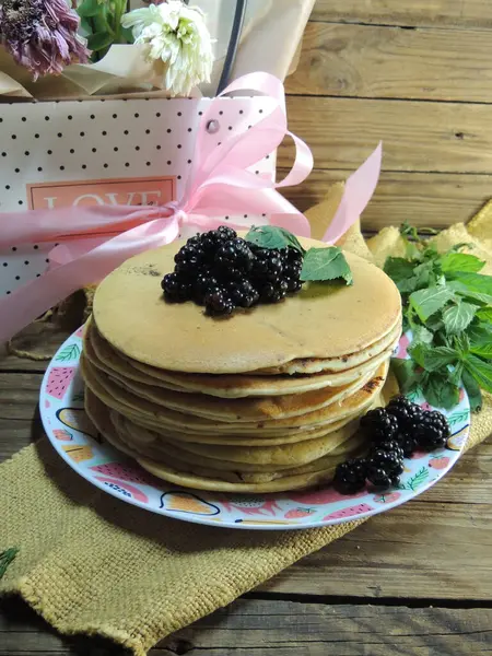 Böğürtlenli ve nane şekerli pankatie. 