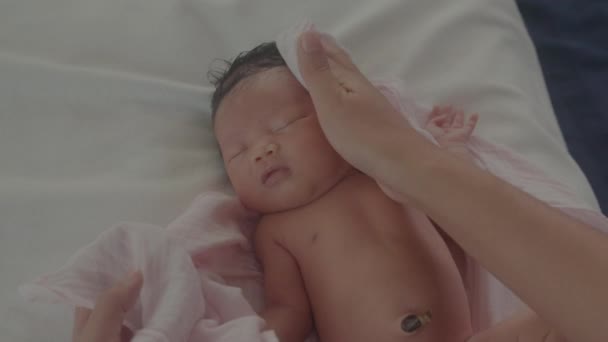 Close Mother Hand Drying Her Child Bathing — 图库视频影像
