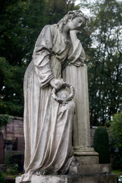 View Virgin Mary Statue Tomb Cemetery — Stockfoto