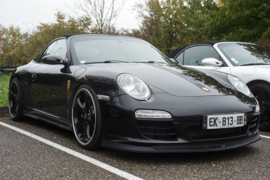 Mulhouse - Fransa - 13 Kasım 2022 - Siyah Porsche 911 turbo öngörüsü