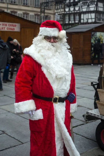 Estrasburgo França Dezembro 2022 Retrato Homem Vestindo Traje Papai Noel — Fotografia de Stock