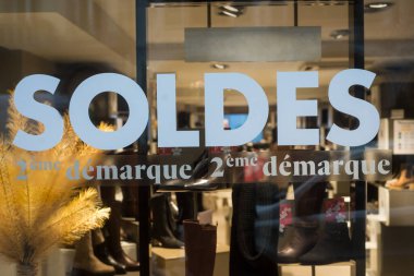 Closeup of discount sign 