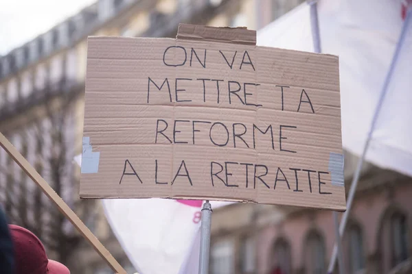Primer Plano Del Cartel Francés Mettre Reforme Retraite Traduction English —  Fotos de Stock