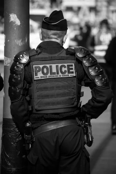 Mulhouse Francia Abril 2023 Retrato Retrospectiva Policía Antidisturbios Francés Parado —  Fotos de Stock