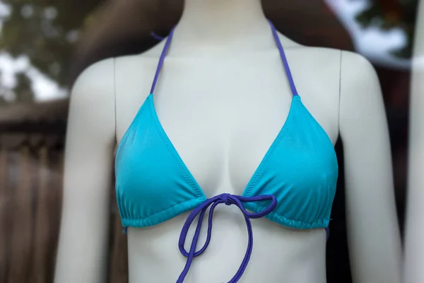 Zbliżenie Niebieskiego Biustonosza Bikini Manekin Salonie Mody — Zdjęcie stockowe